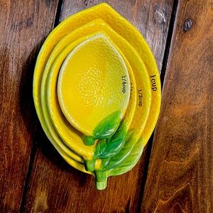 Set of 4 nesting ceramic bowls -lemon yellow